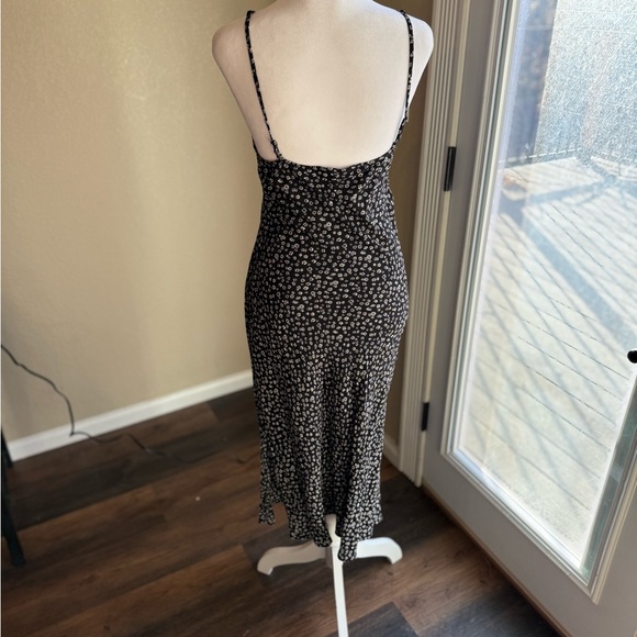 GapBlack Floral Spaghetti Strap Dress with slit - Picture 4 of 6